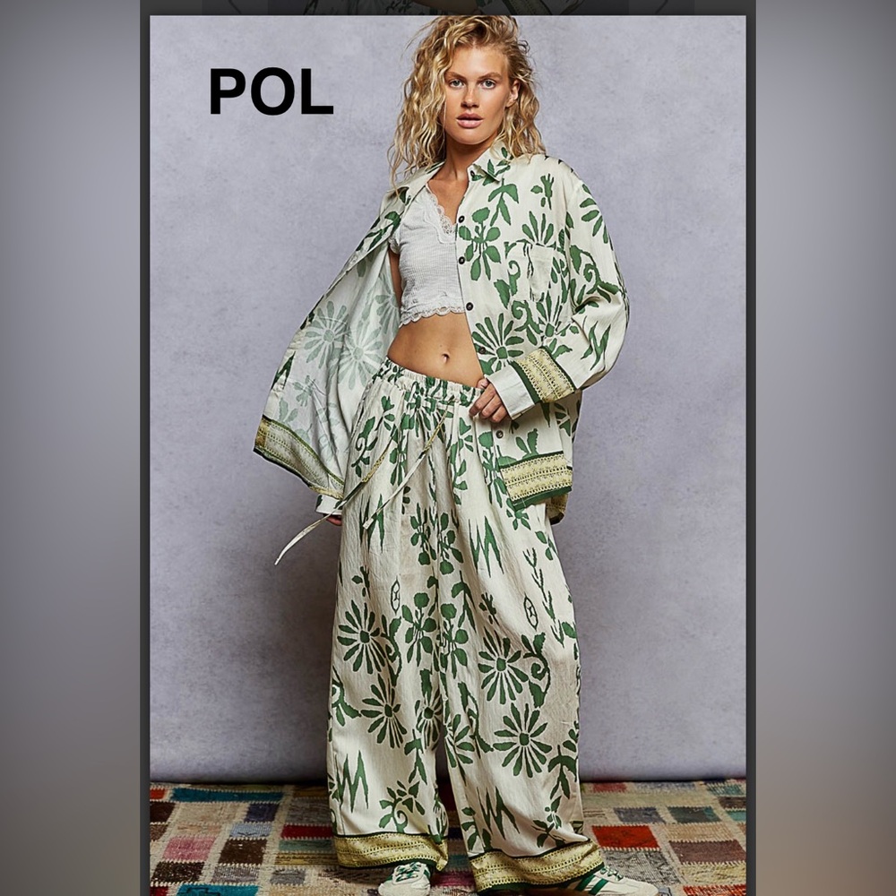 BP221-5๐ค๐POL playful Green Floral Button-Up blouse w/chic green theme! So cute! - Picture 3 of 6